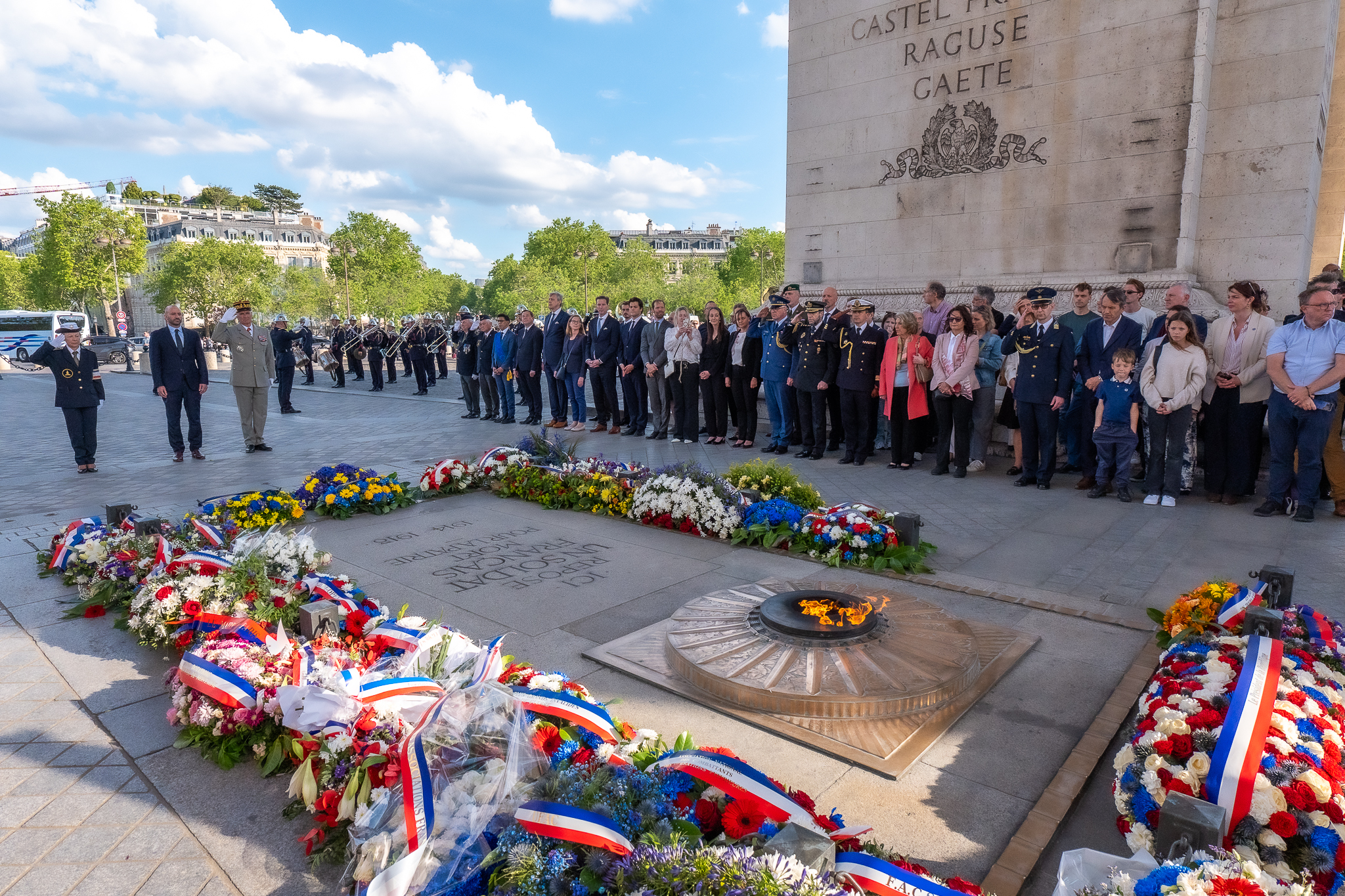 https://dev.thesnewsline.com/imera-tis-evropis-i-anazopyrosi-tis-flogas-tou-agnostou-stratioti-stin-apsida-tou-thriamvou-foto-vinteo/