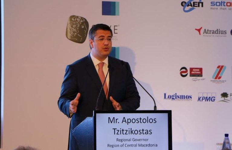 Ο Απόστολος Τζιτζικώστας
