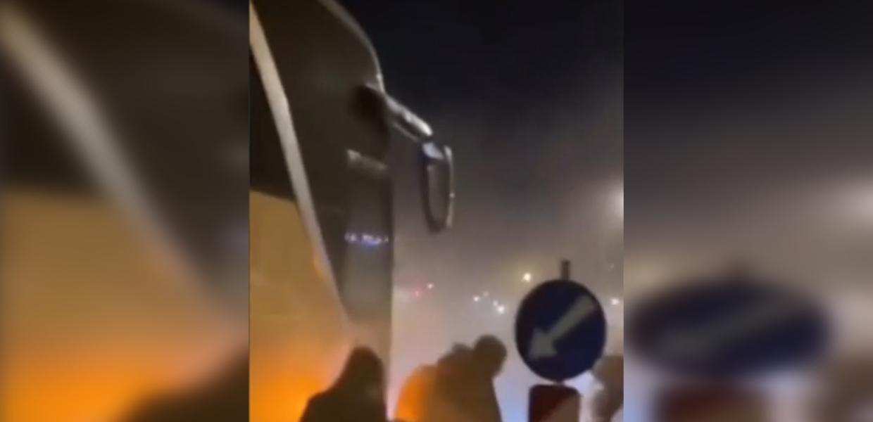 Καπνοί σε λεωφορείο με μαθητές στα Πεύκα Θεσσαλονίκης