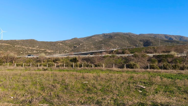 58 καρφιά Τέμπη