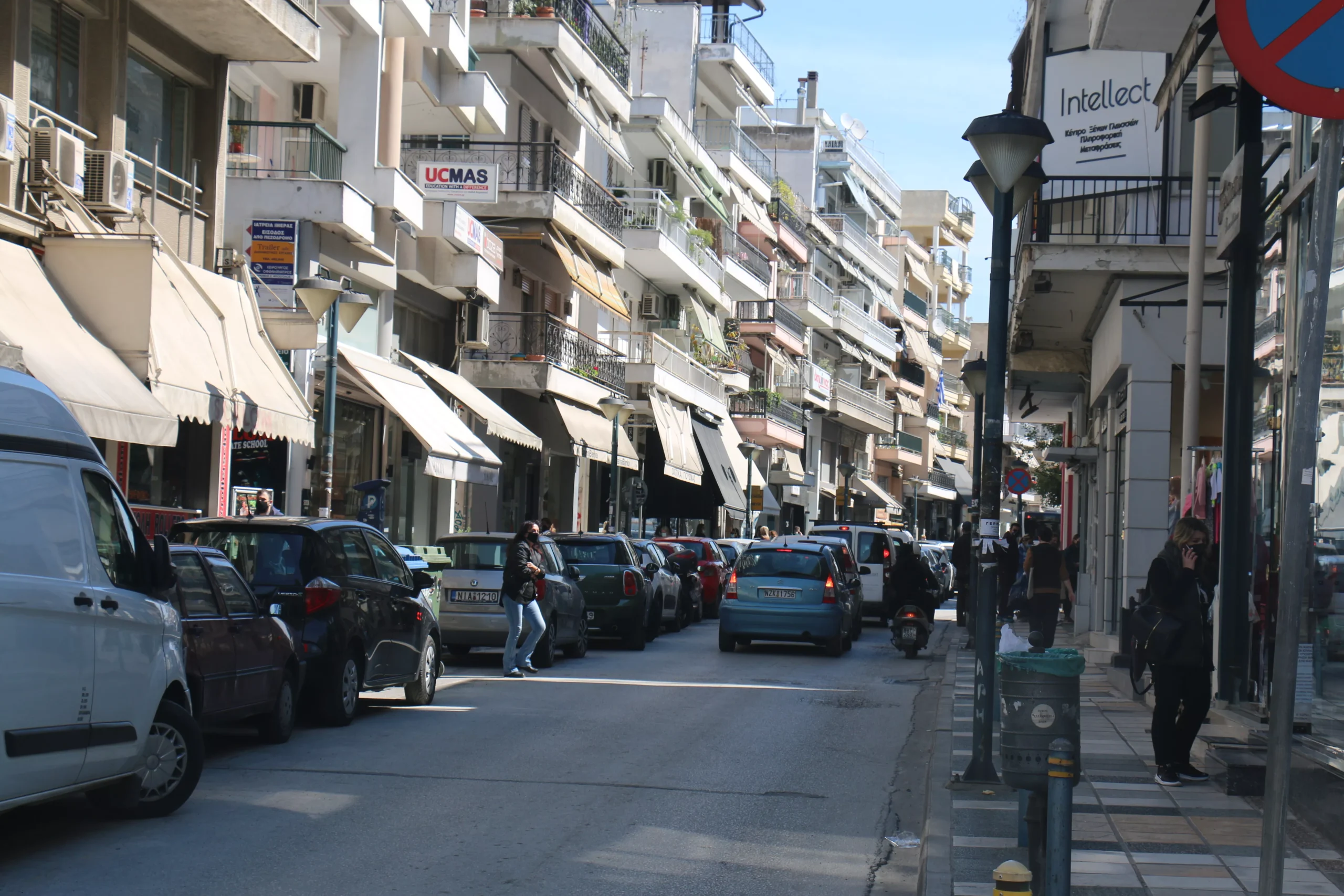 Δρόμοι και πολυκατοικίες στη Θεσσαλονίκη