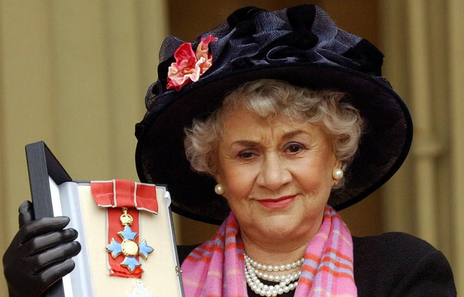 joan plowright