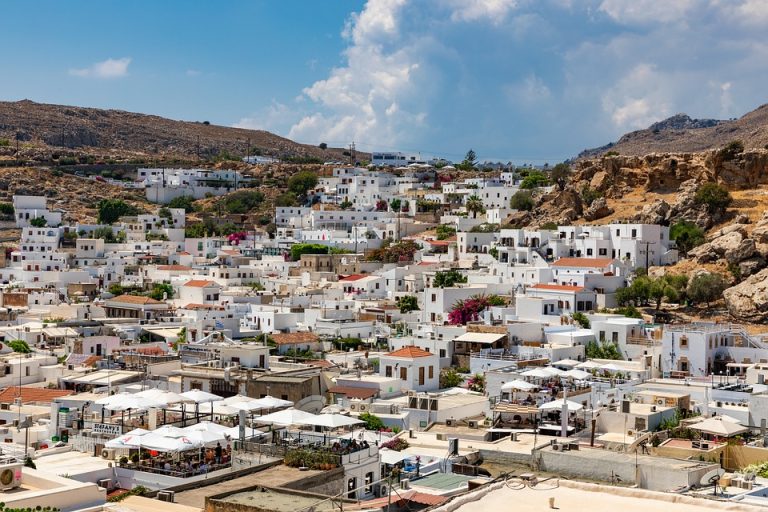 Κύκλωμα παράνομης απόκτησης πτυχίων στη Ρόδο