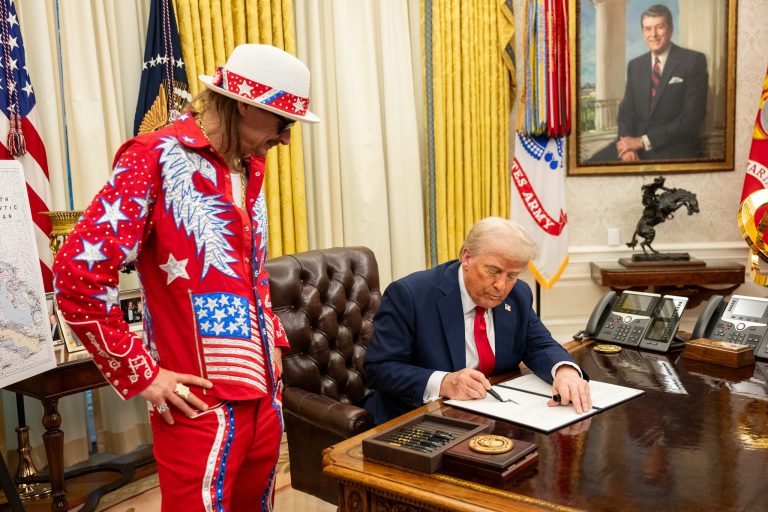 TRUMP KID ROCK