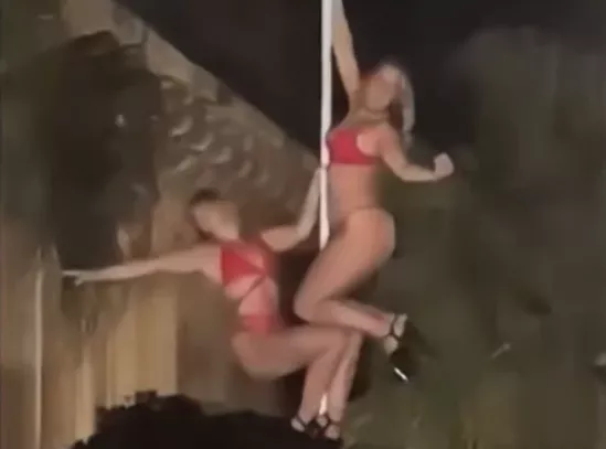 Pole dancing στα ανακτορα της Κέρκυρας
