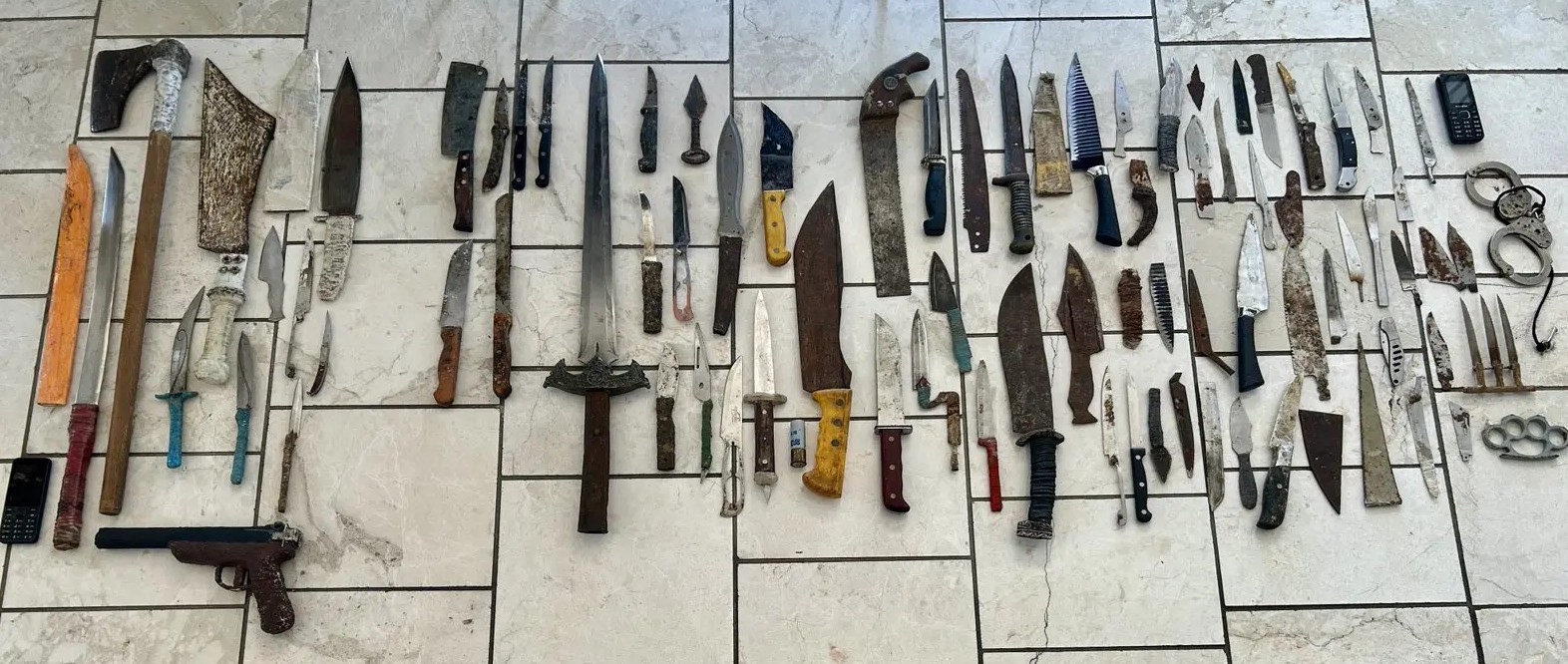 Μαχαίρια στο σπίτι του δράστη της δολοφονίας στη Λαμια
