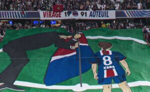Πανό για την αδικοχαμένη κόρη του προπονητή psg