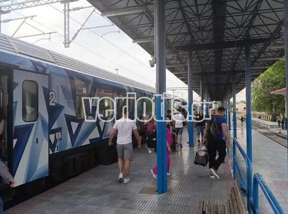 Από site veriotis τρένο επιβάτες