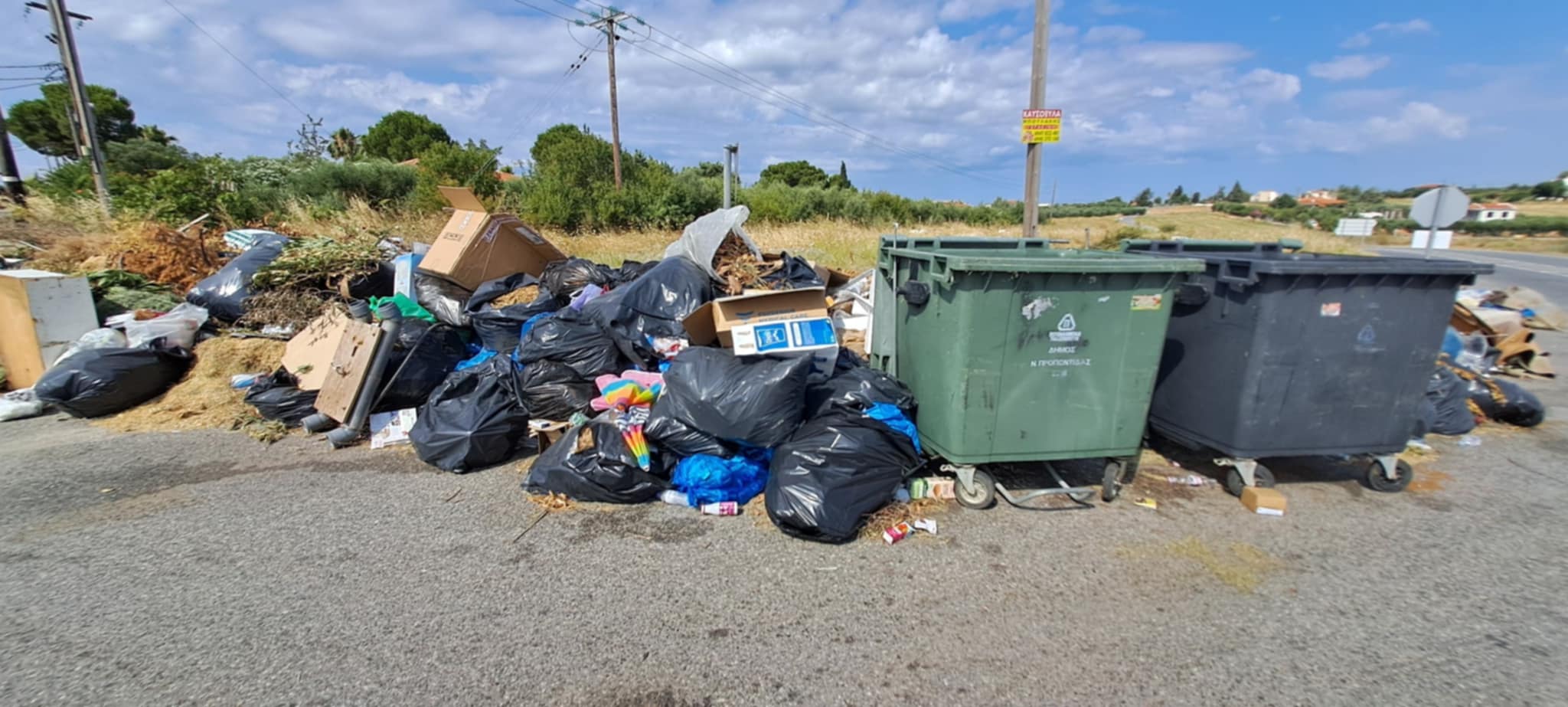 Ξεχειλίζουν τα σκουπίδια στον Αγιο Μάμα Χαλκιδικής