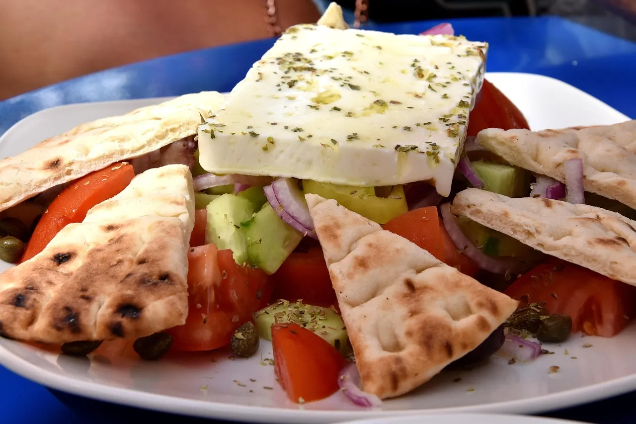 Φέτα, σαλάτα ελληνική κουζίνα