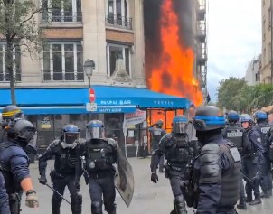 Φωτιά σε εστιατόριο στο Παρίσι