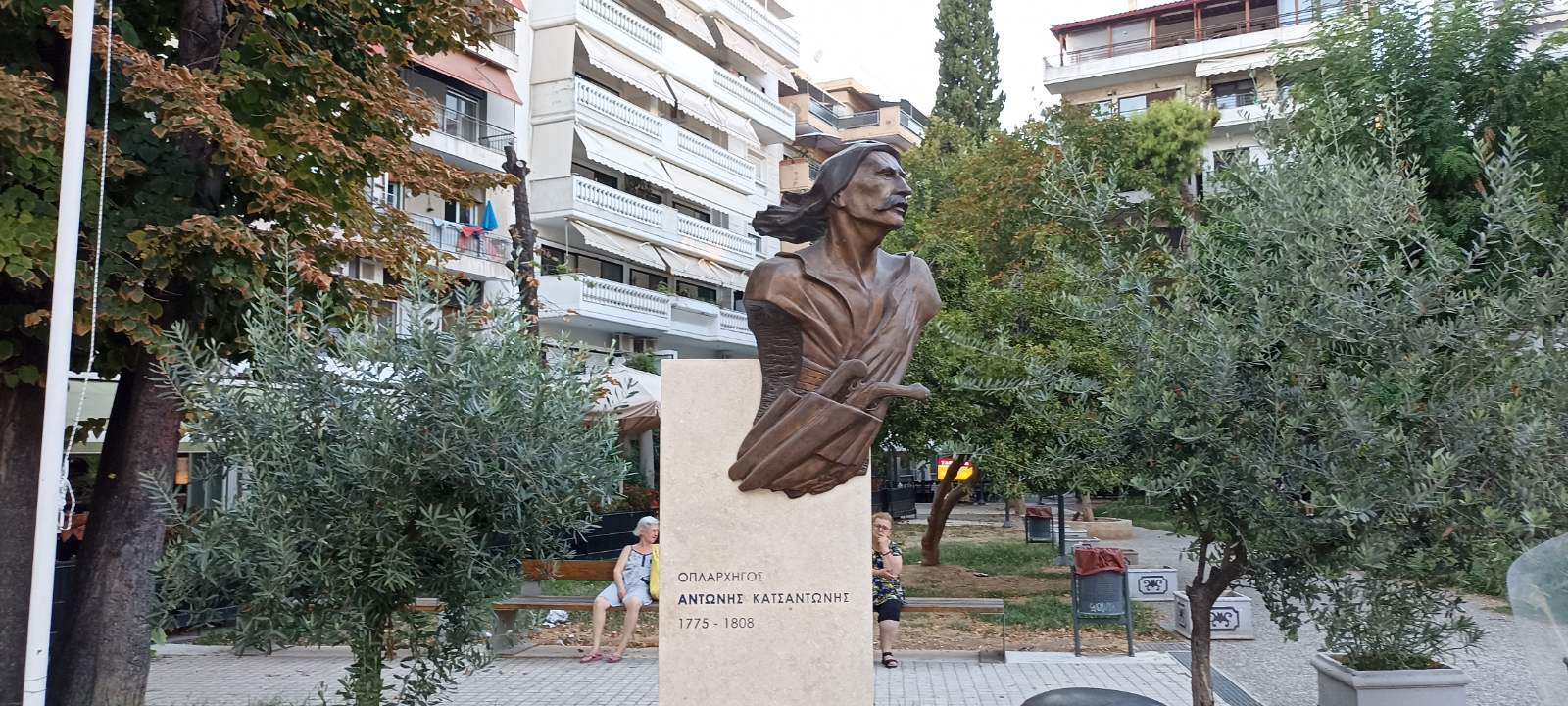 Πλατεία Σαρακατσαναίων Οπλαρχηγών Θεσσαλονίκη