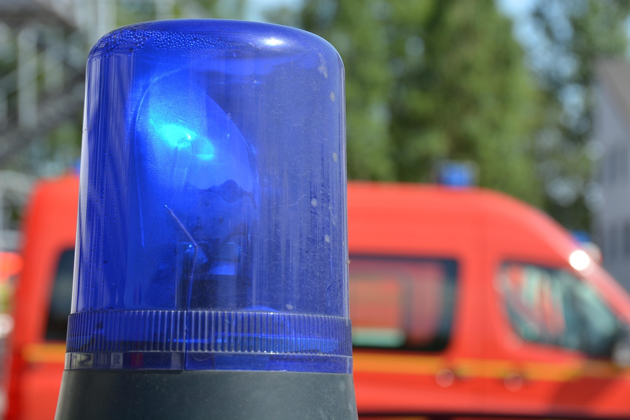 Εφιάλτης στο Λαύριο: 32χρονος μαχαίρωσε την πρώην σύζυγο και τον σύντροφό της μέσα στο σπίτι τους, παρουσία των ανήλικων παιδιών τους