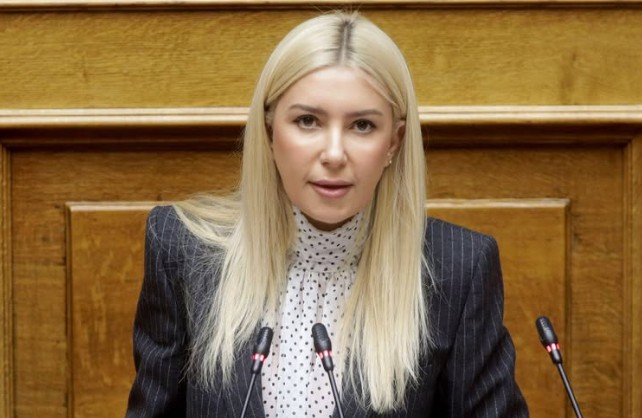 Φωτεινή Αραμπατζή