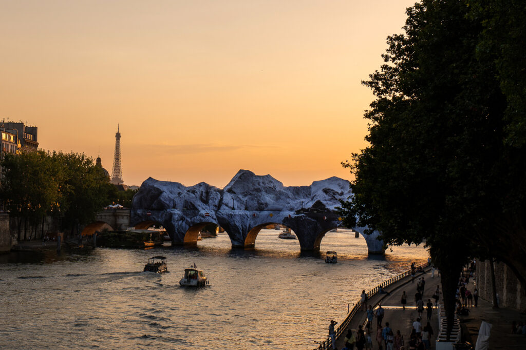 « La Caverne du Pont Neuf» του JR.