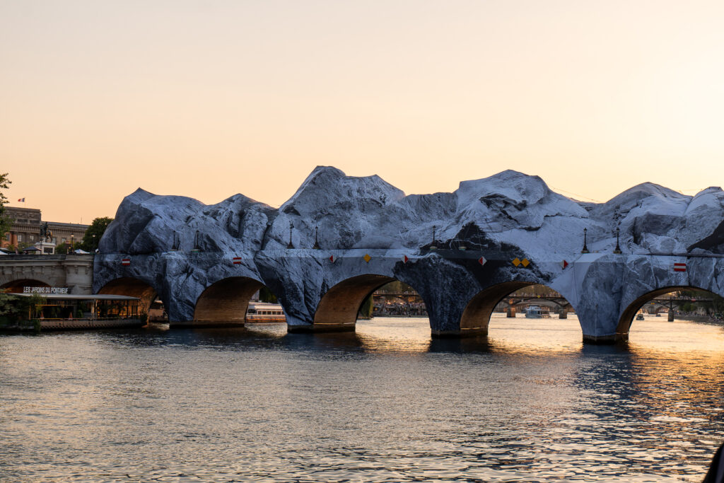 « La Caverne du Pont Neuf» του JR.