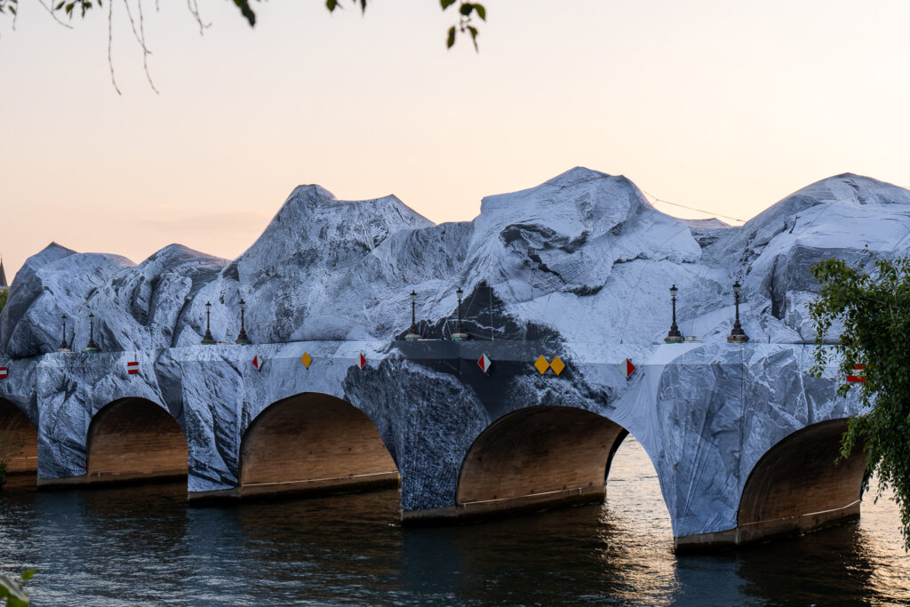 « La Caverne du Pont Neuf» του JR.
