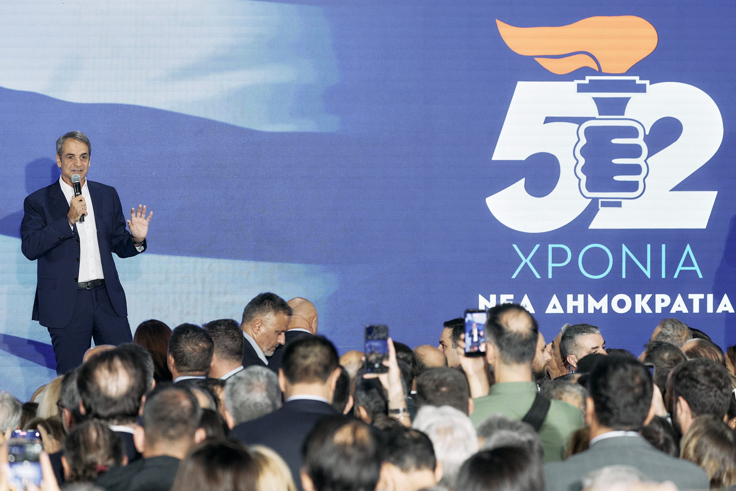 52 χρόνια Νέα Δημοκρατία: από την ιδρυτική διακήρυξη του Καραμανλή στο Γκάζι